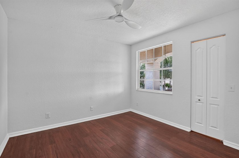 This spacious true 5-bedroom, 3-bathroom home in a gated West - photo 48