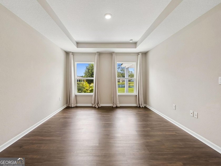 Move in ready, 4 bedroom, 2 bath, easy living floor plan - photo 15