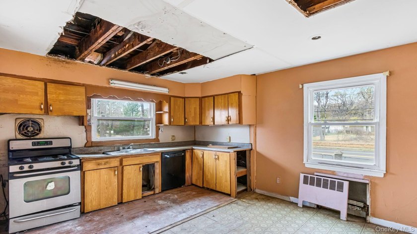 This spacious corner property nestled on a estimated half-acre - photo 22