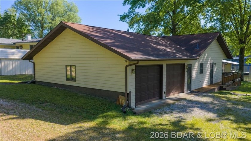 Do you need 1 level living on a nearly level lot? Price just - photo 19