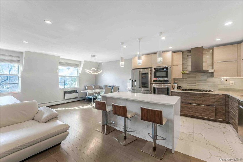 Stunning beautiful luxury-renovated 3-bedroom, 2-full-bath condo - photo 2