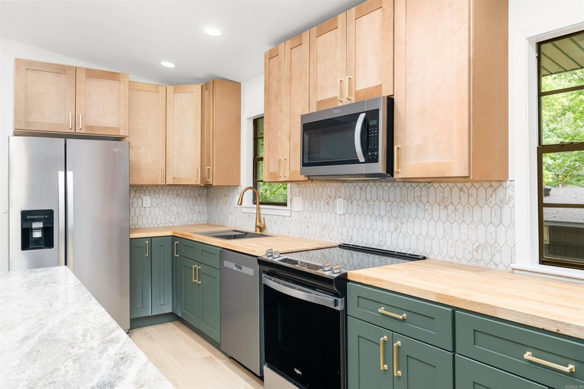 BACK ON THE MARKET &amp; BETTER THAN EVER! Avoid the stress of - photo 11