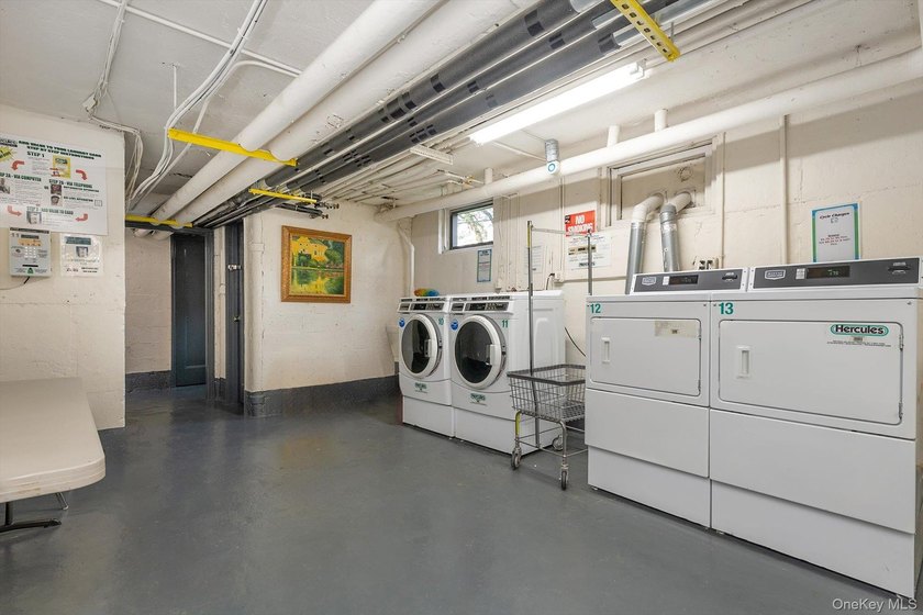 Highly Desirable Sunny Spacious 2 Bedroom, 1 Bathroom includes - photo 13