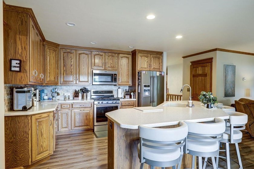 Lake living at its finest from this year 26yr old 4br-2.5 bath - photo 11