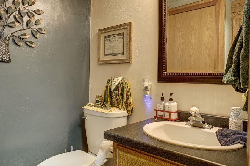Lake living at its finest from this year 26yr old 4br-2.5 bath - photo 24
