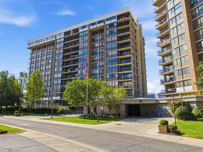 City living at its finest in the center of downtown Salt Lake - photo 3