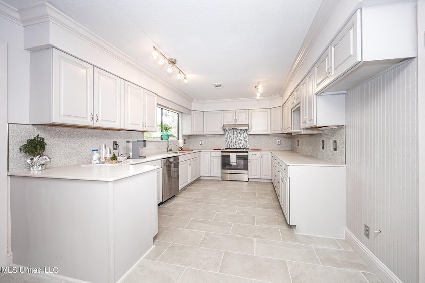 Welcome home to Redwood &amp; Cedar in the heart of Ocean Springs' - photo 25