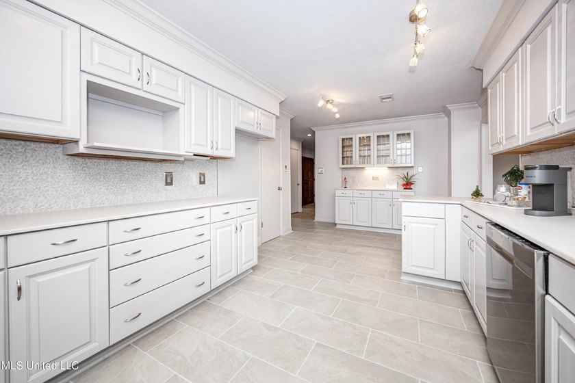 Welcome home to Redwood &amp; Cedar in the heart of Ocean Springs' - photo 27