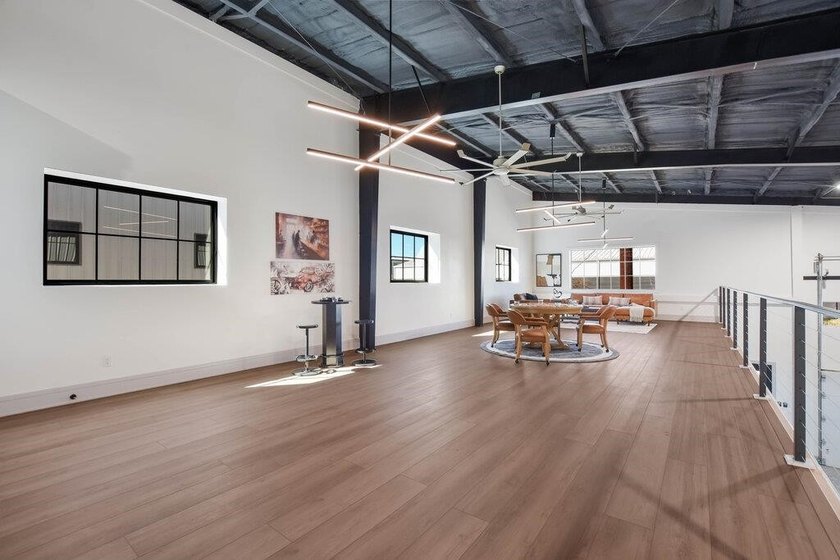 This exceptional luxury garage/residence offers architectural - photo 32