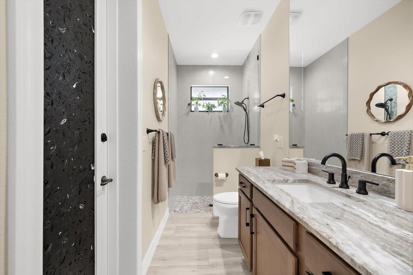 WELCOME TO YOUR WATERFRONT SHOWSTOPPER--STUNNING 3 BEDROOM, 3 - photo 33