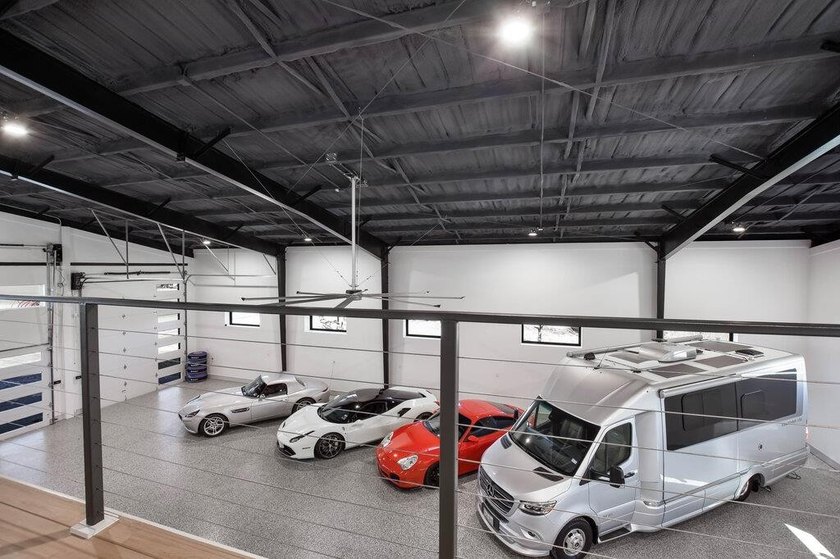 This exceptional luxury garage/residence offers architectural - photo 36