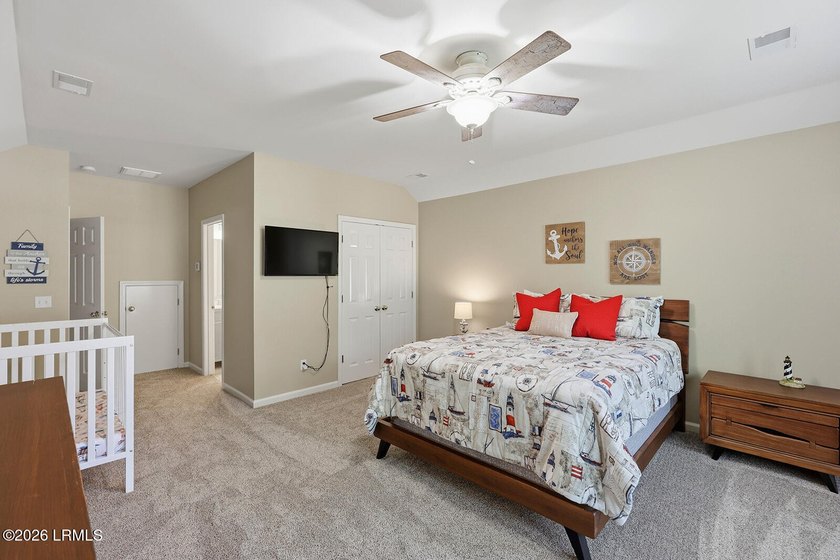 Amazing 5BR/4BA home featuring quality updates and exceptional - photo 39
