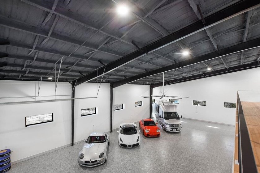 This exceptional luxury garage/residence offers architectural - photo 39