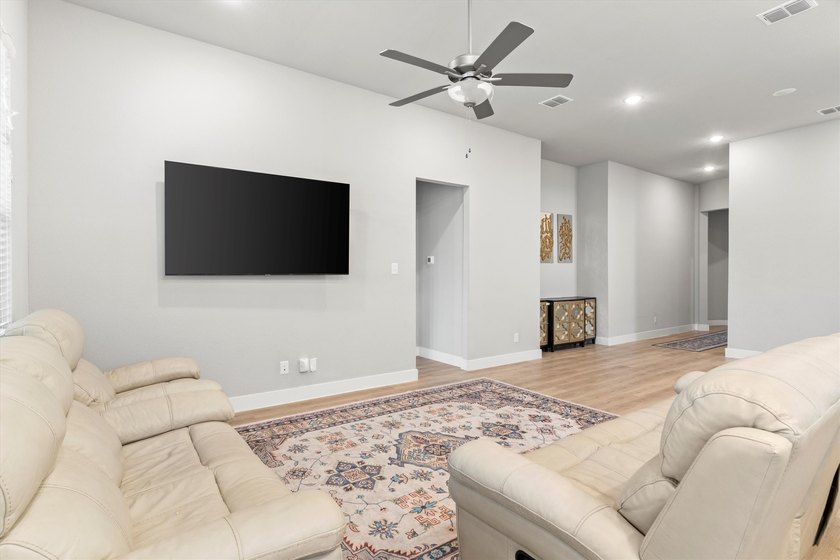 Welcome to 5823 Heatherwood Loop, this beautifully maintained - photo 11