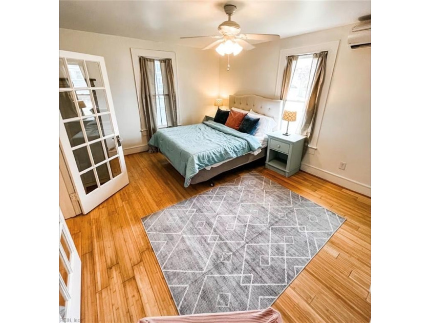 Charming 4 Bedroom Beach Cottage with Timeless Character in the - photo 11