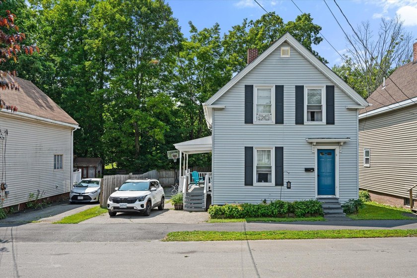 Tucked away at the end of a quiet dead-end street, 340 Grove - photo 3