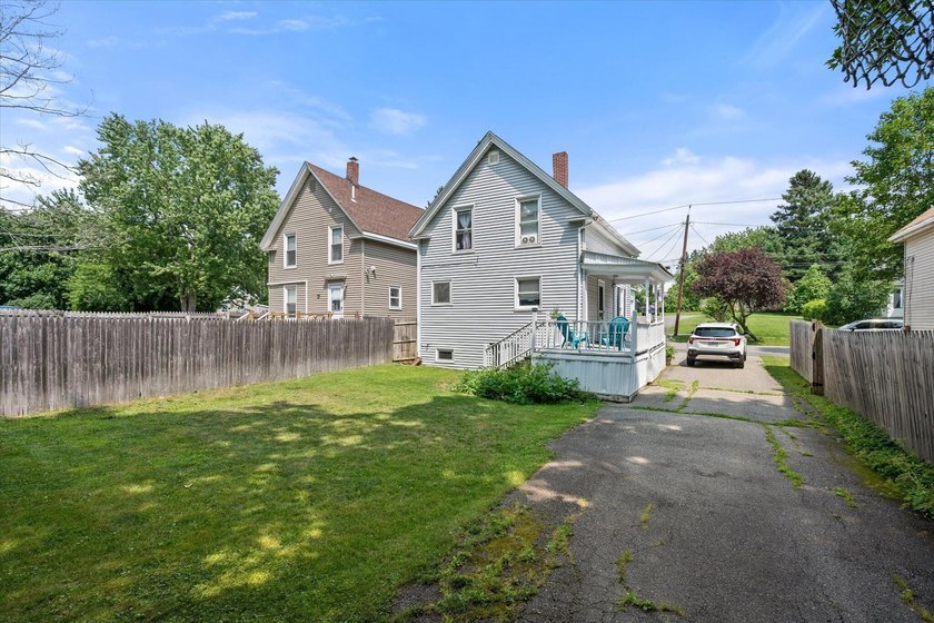 Tucked away at the end of a quiet dead-end street, 340 Grove - photo 4