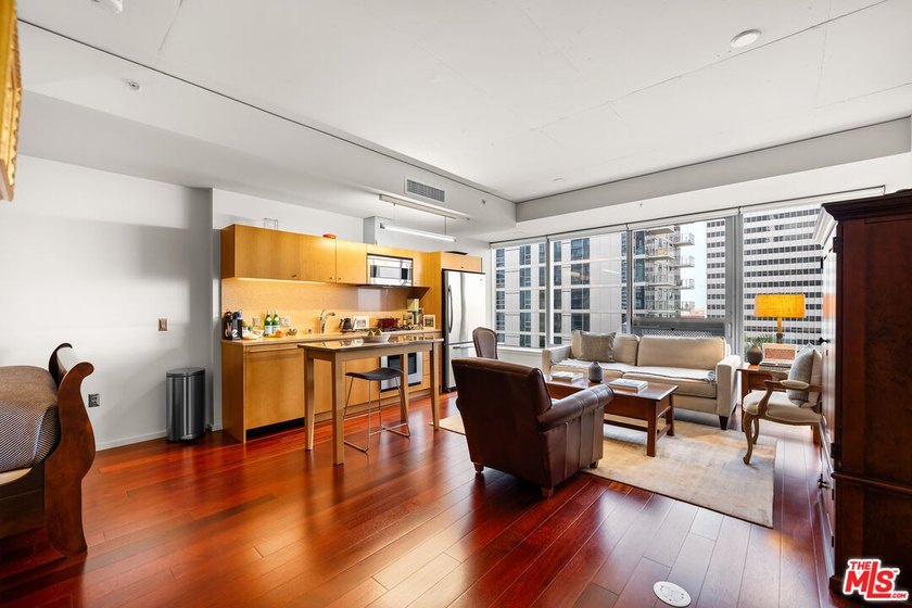 Exceptional opportunity to own a luxury 1-bedroom residence at - photo 2