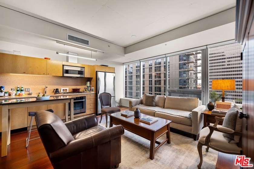 Exceptional opportunity to own a luxury 1-bedroom residence at - photo 4