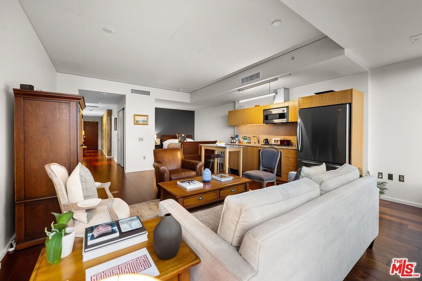 Exceptional opportunity to own a luxury 1-bedroom residence at - photo 10