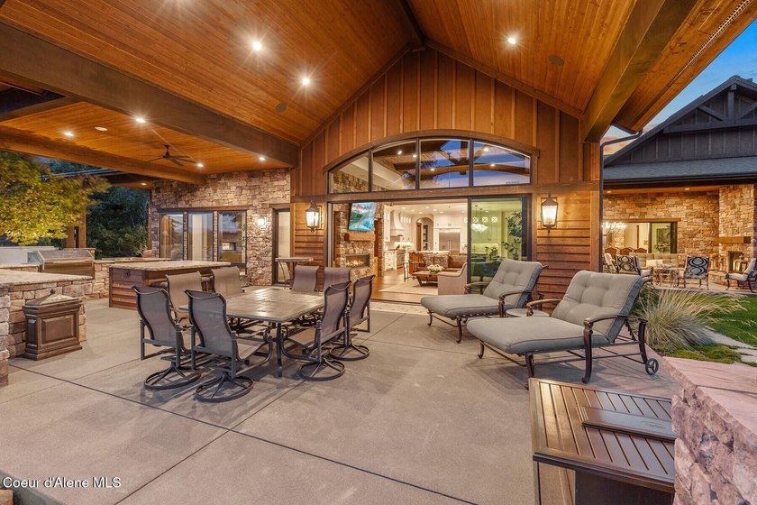 An extraordinary Rim beauty in the coveted gated community of - photo 13