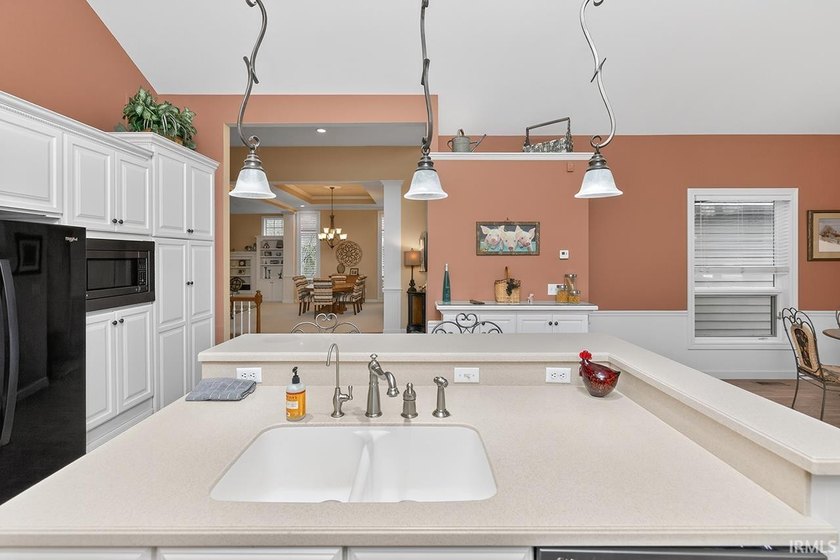 Sensational villa, built by Town and Country, has over 4600 sq - photo 12