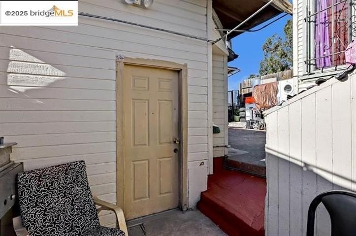 INCREDIBLE POTENTIAL!! Great Duplex w/ bonus bulding, hard to - photo 14