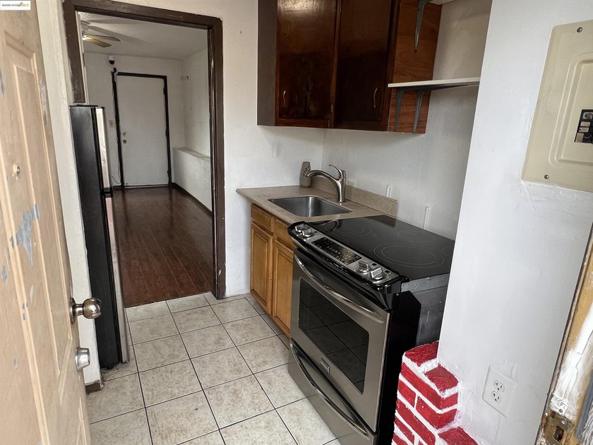 INCREDIBLE POTENTIAL!! Great Duplex w/ bonus bulding, hard to - photo 17