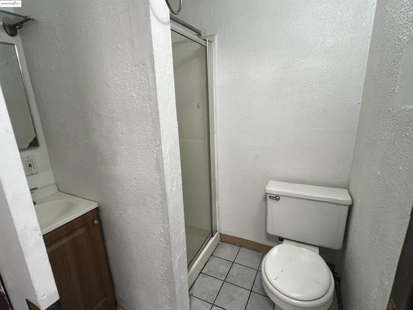 INCREDIBLE POTENTIAL!! Great Duplex w/ bonus bulding, hard to - photo 19