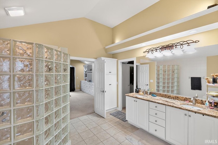 Sensational villa, built by Town and Country, has over 4600 sq - photo 22