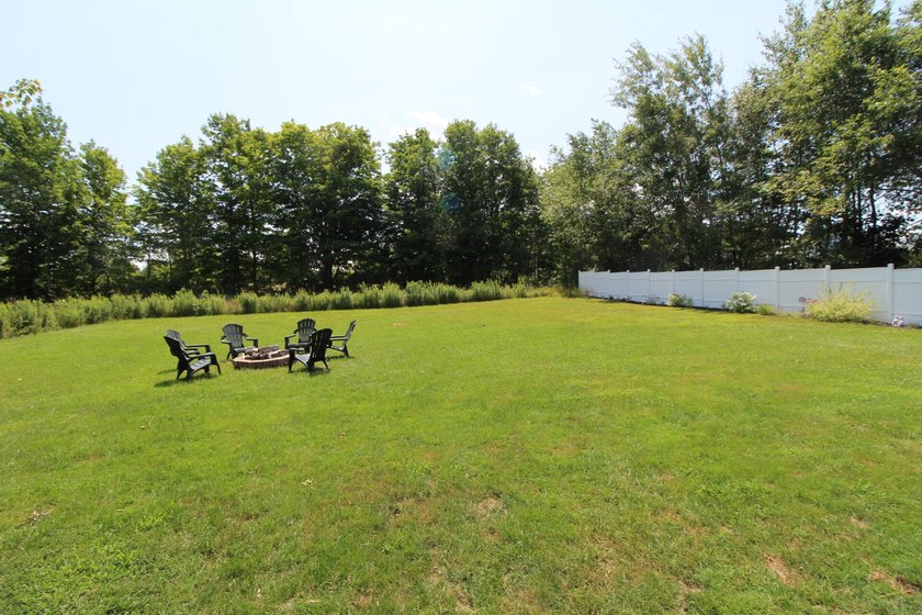 5 miles to Belfast, this charming Cape Cod Home is situated on - photo 6