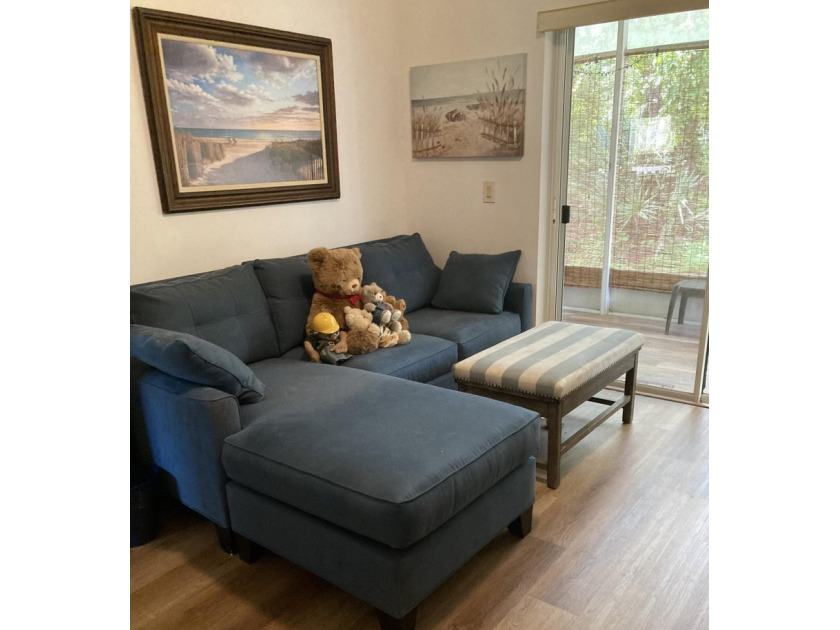 Motivated seller....Beautiful bright 2/2 villa in the very - photo 13