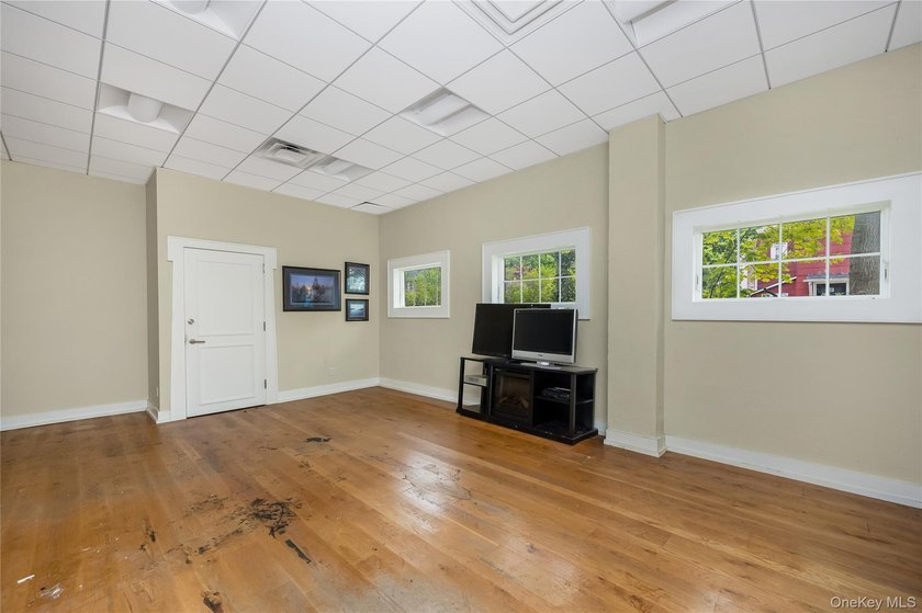 --Stop leasing when you can OWN your office suite! Approximately - photo 15