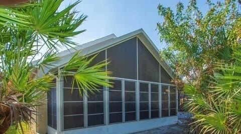 Motivated seller....Beautiful bright 2/2 villa in the very - photo 20