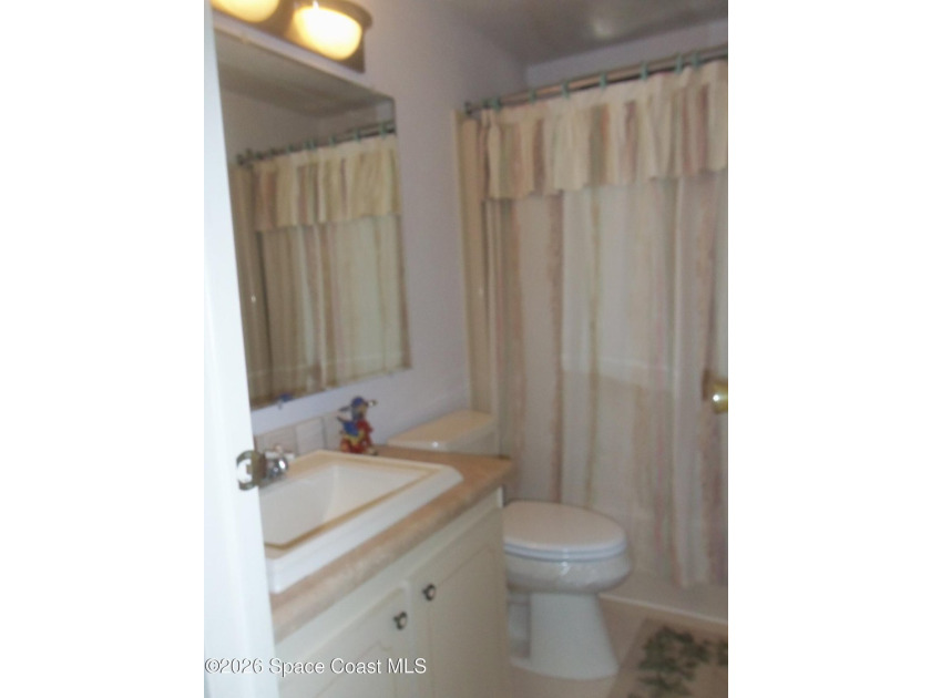 Here is a 24' x 38' Fleetwood home freshly painted light and - photo 6