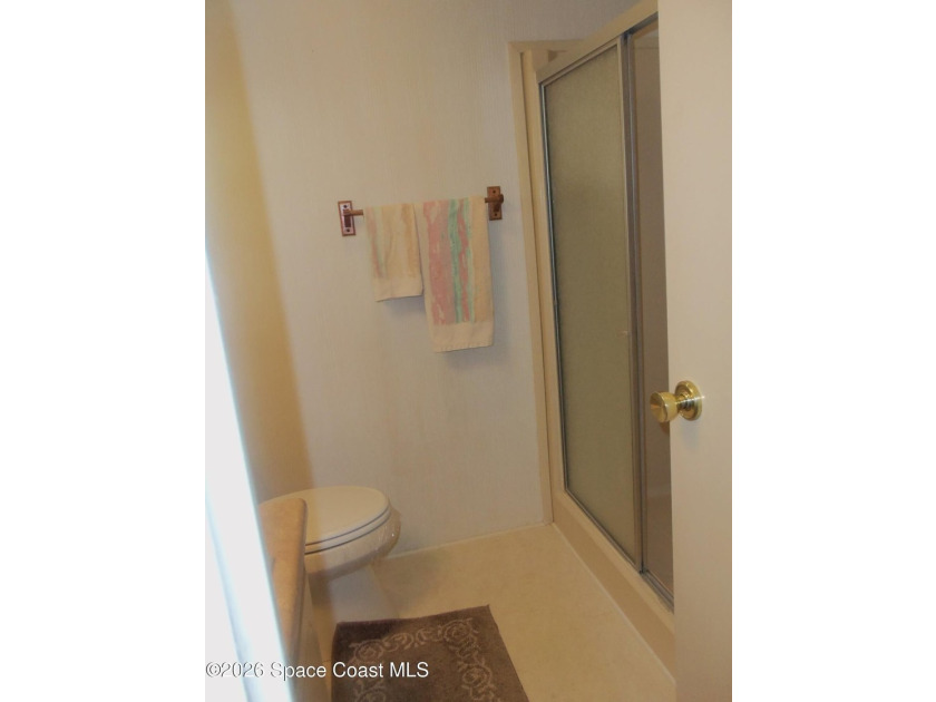 Here is a 24' x 38' Fleetwood home freshly painted light and - photo 10