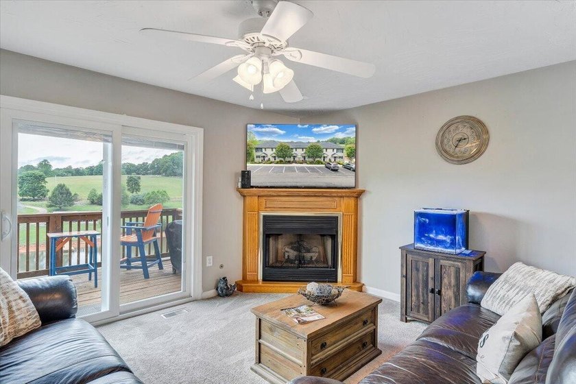 Waterfront, short-term rentable townhouse in a highly desirable - photo 13