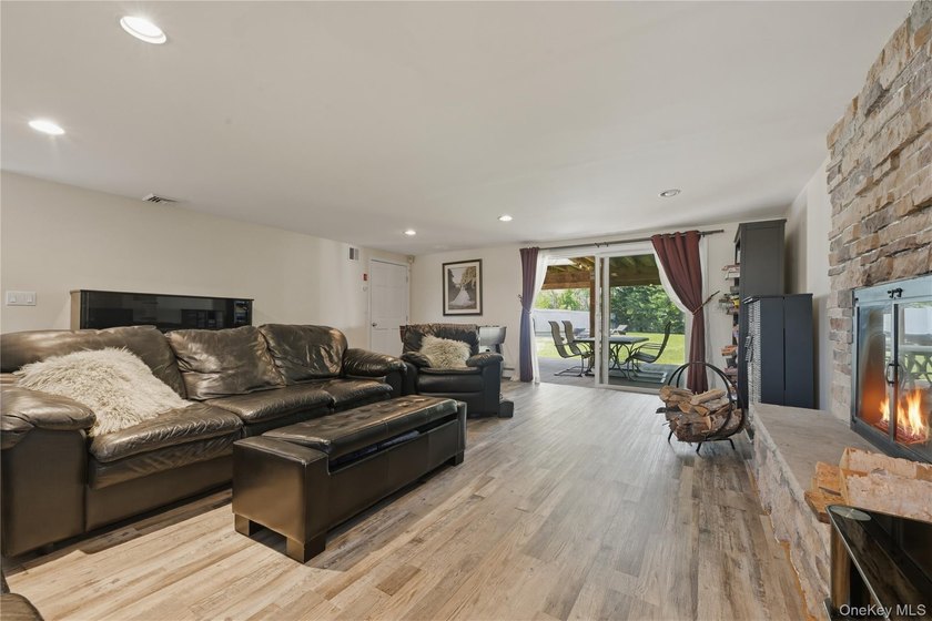 Welcome to this stunning, fully expanded and custom-designed - photo 18