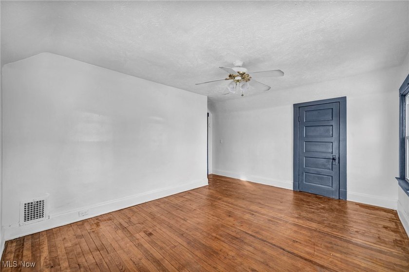 Vacant: Easy to show and offering exceptional potential for both - photo 20