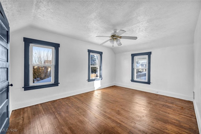 Vacant: Easy to show and offering exceptional potential for both - photo 21