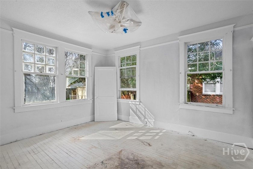 This property hold endless potential to become the home of your - photo 22