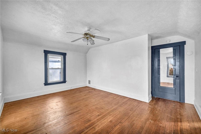 Vacant: Easy to show and offering exceptional potential for both - photo 22