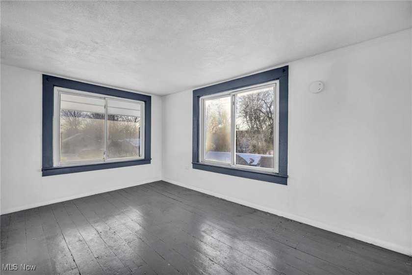 Vacant: Easy to show and offering exceptional potential for both - photo 27