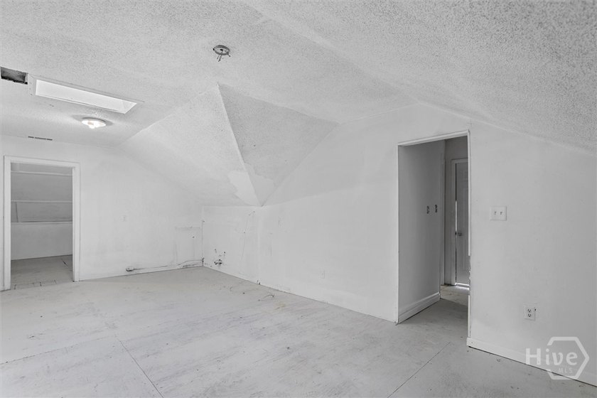 This property hold endless potential to become the home of your - photo 31