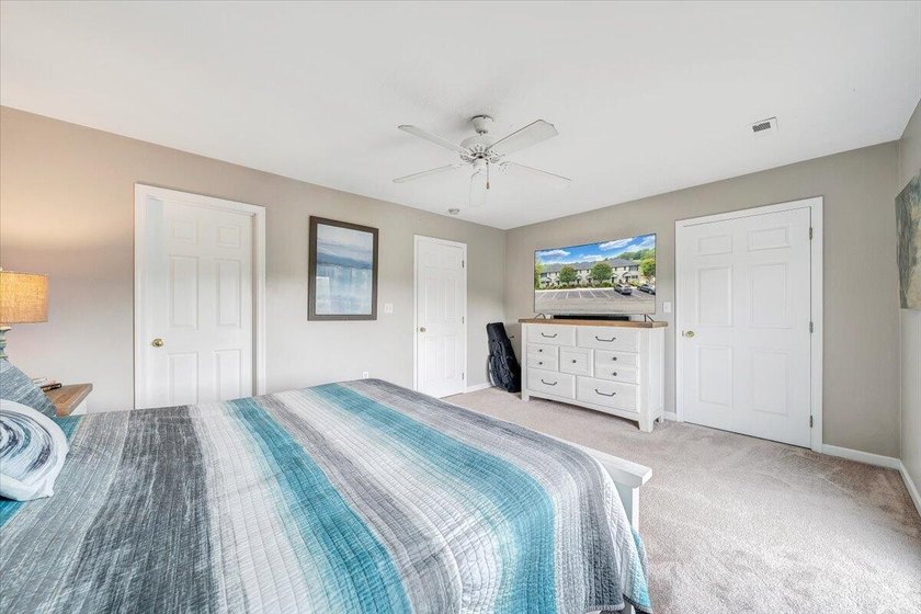 Waterfront, short-term rentable townhouse in a highly desirable - photo 32