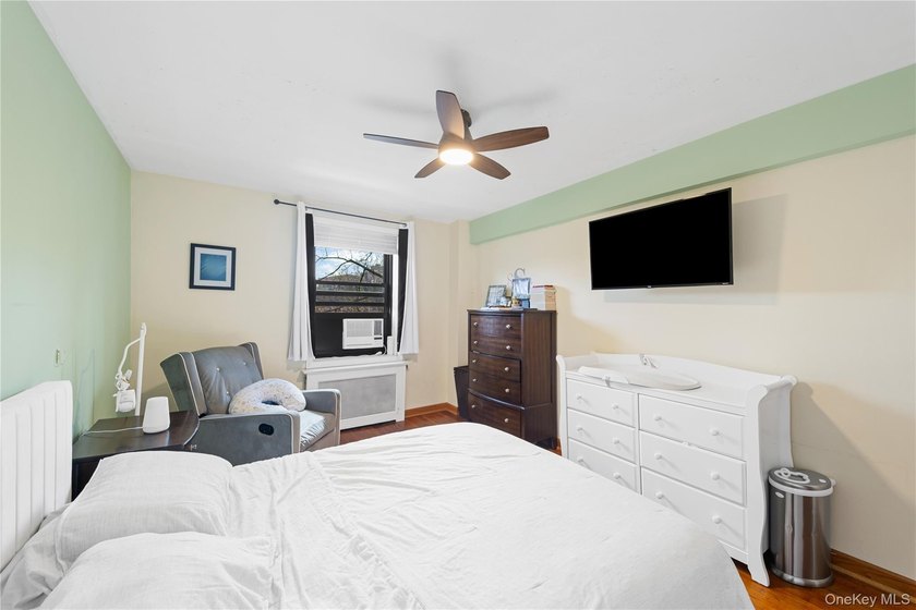 Tucked into the highly desirable Windsor Park Community, this - photo 4