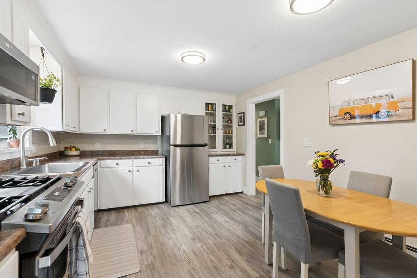 30 Melissa Drive is a fantastic opportunity to own a - photo 8