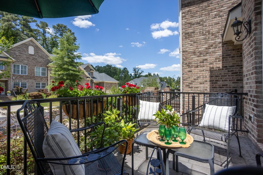 You'll find exceptional curb appeal and functionality in this - photo 3