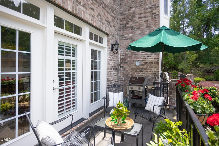 You'll find exceptional curb appeal and functionality in this - photo 4