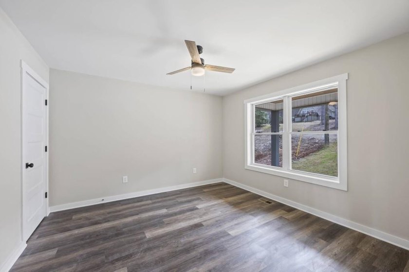 Escape to Lake Hartwell in this thoughtfully designed new - photo 12